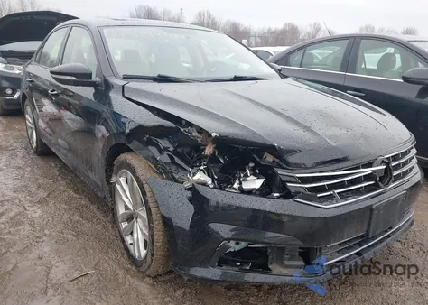 2019 Volkswagen Passat 2.0T Wolfsburg Edition z USA, uszkodzony, nr VIN 1VWLA7A39KC007622